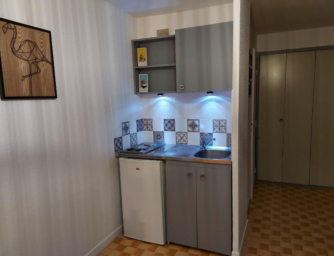 라론드레모레 Coquet Studio Avec Belle Terrasse 아파트 외부 사진